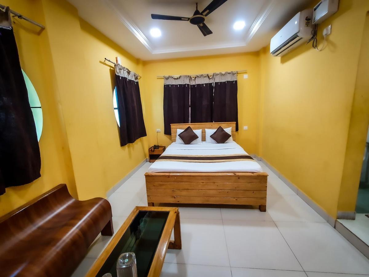 Le Hotel Host Tiruchirappalli Esterno foto