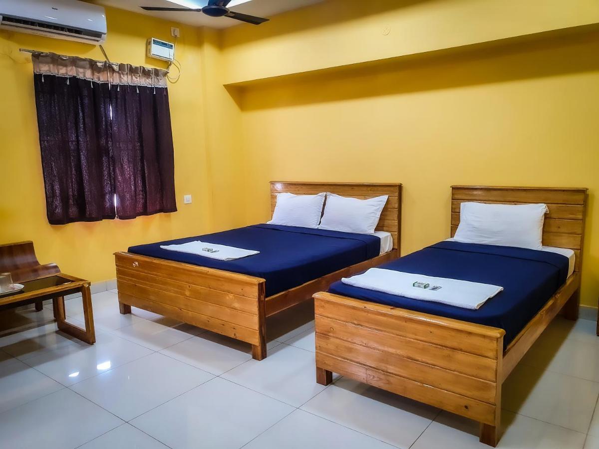 Le Hotel Host Tiruchirappalli Esterno foto