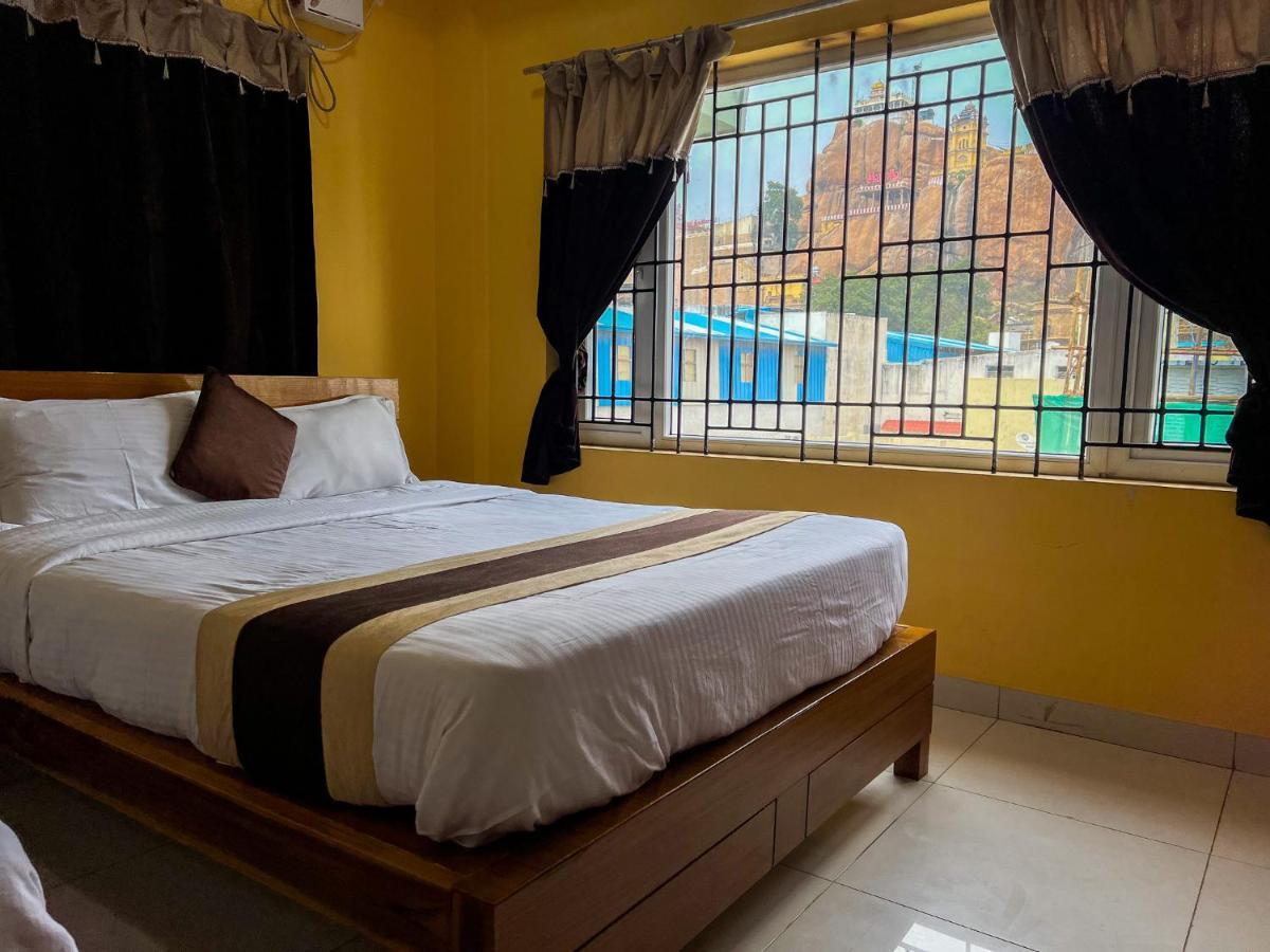 Le Hotel Host Tiruchirappalli Esterno foto