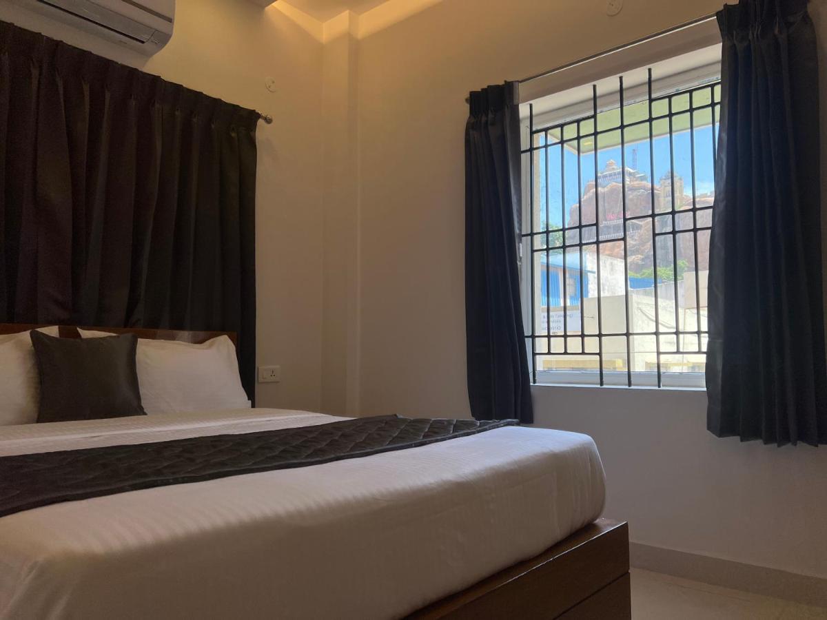 Le Hotel Host Tiruchirappalli Esterno foto
