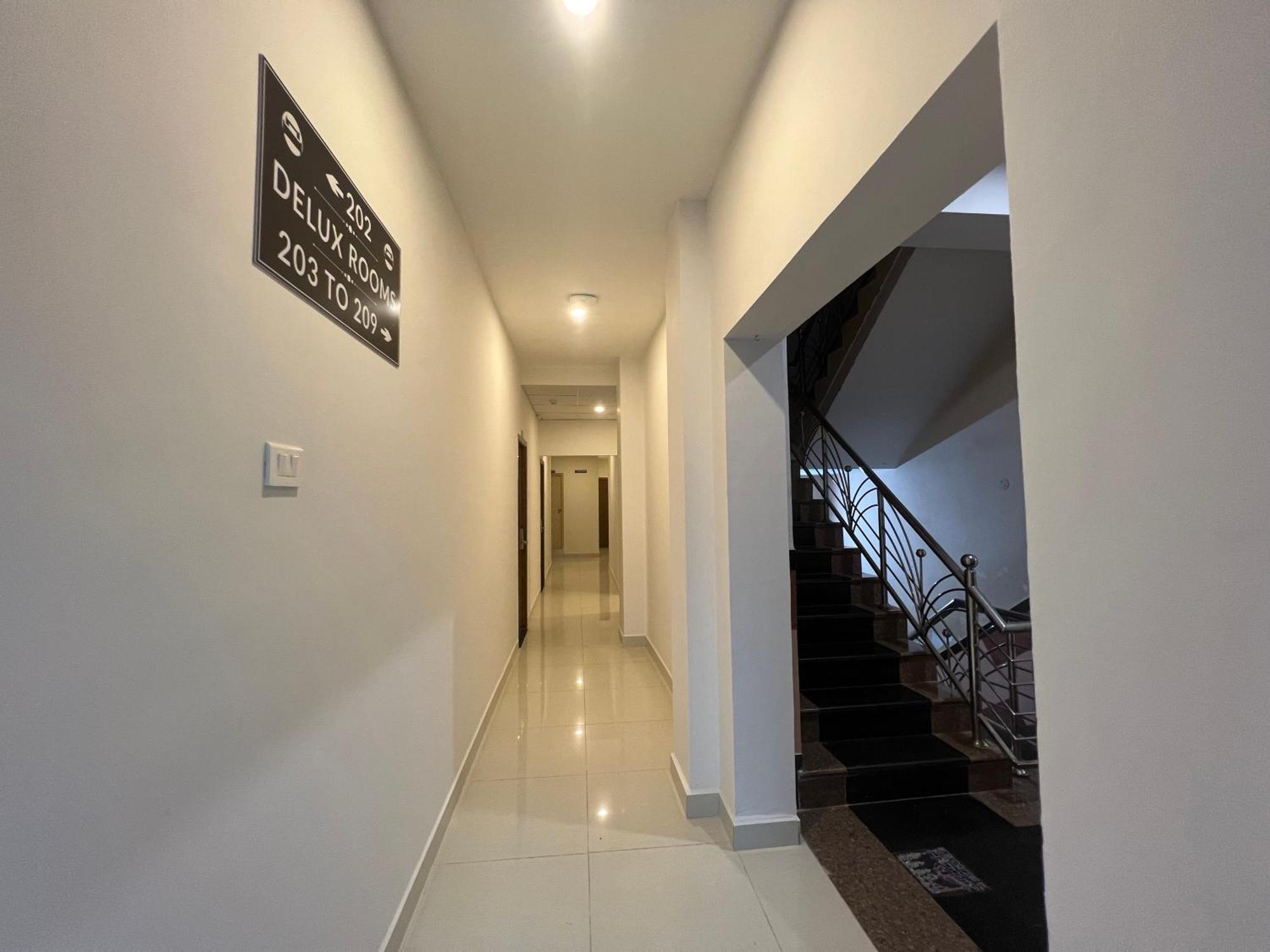 Le Hotel Host Tiruchirappalli Esterno foto