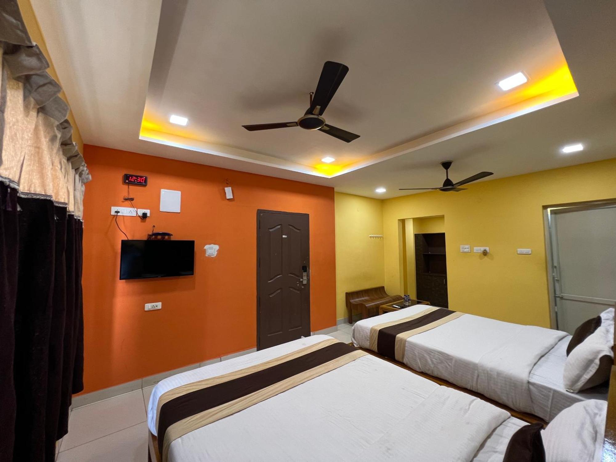 Le Hotel Host Tiruchirappalli Esterno foto