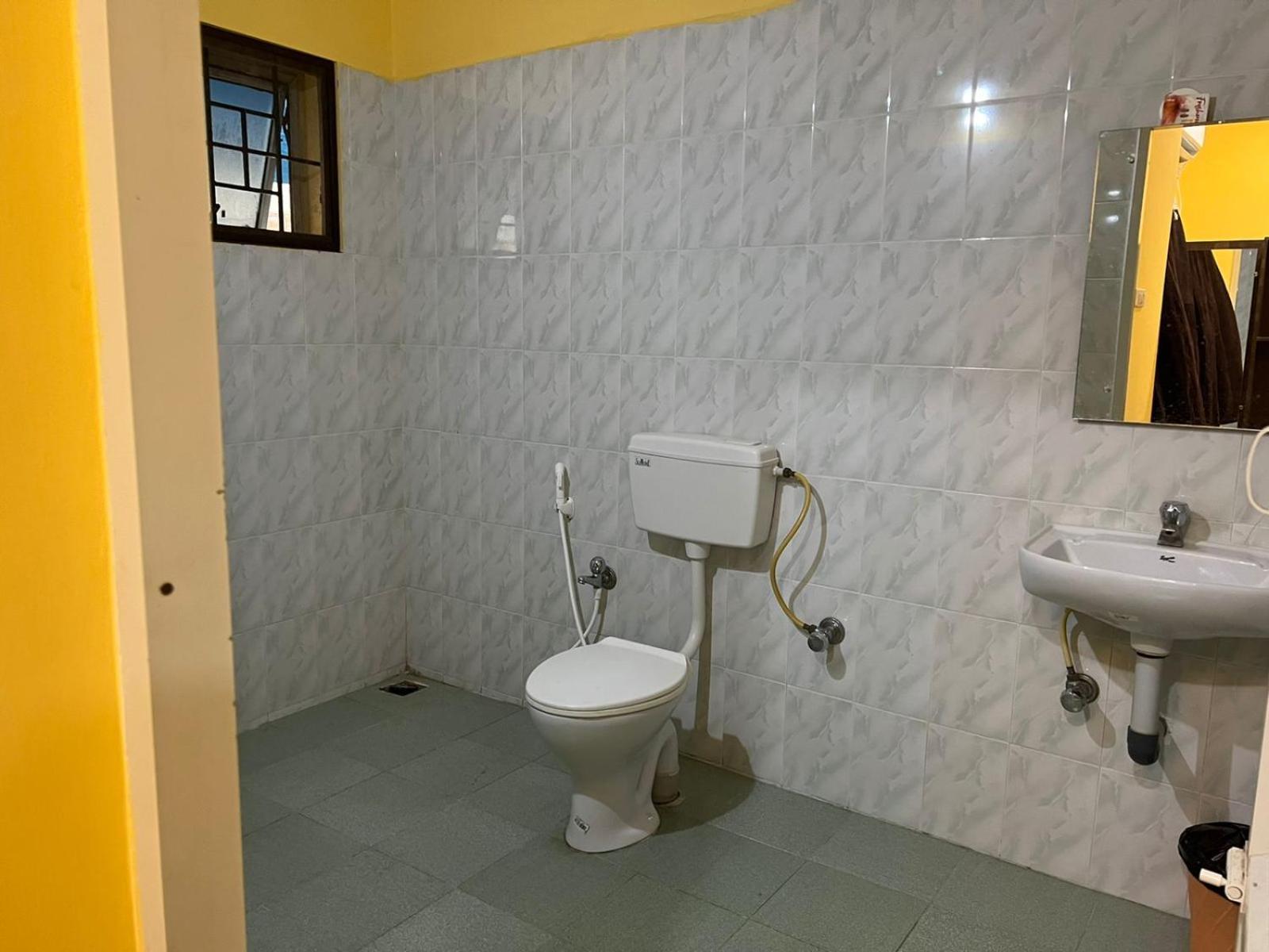 Le Hotel Host Tiruchirappalli Esterno foto